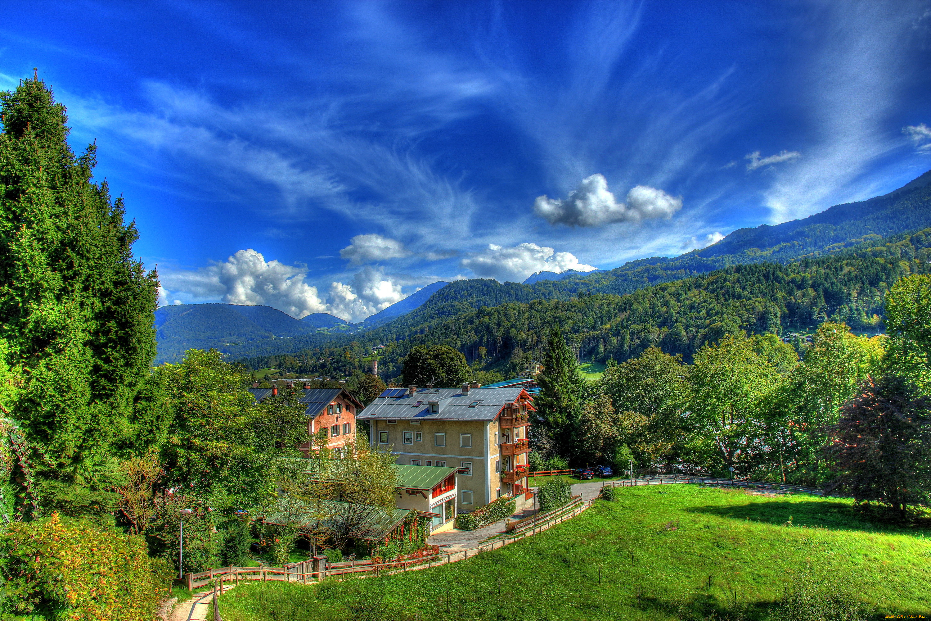 Природный город. Berchtesgaden пейзажи. Дом на природе. Германия домики в горах. Природа за городом.